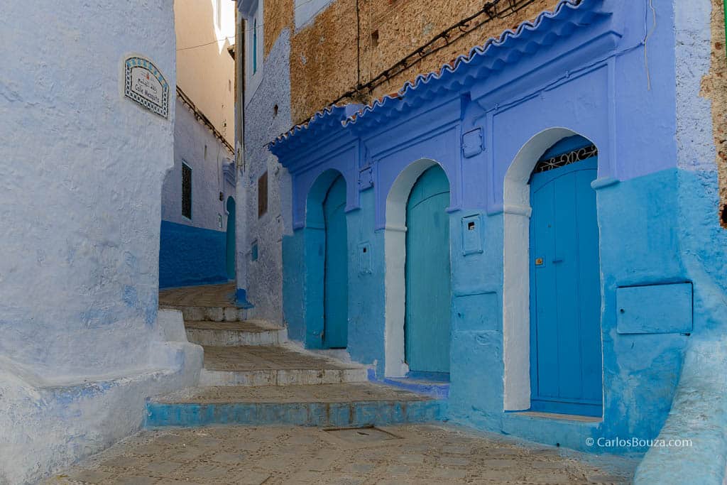 Casas con puertas de madera - Serie Ciudad Azul