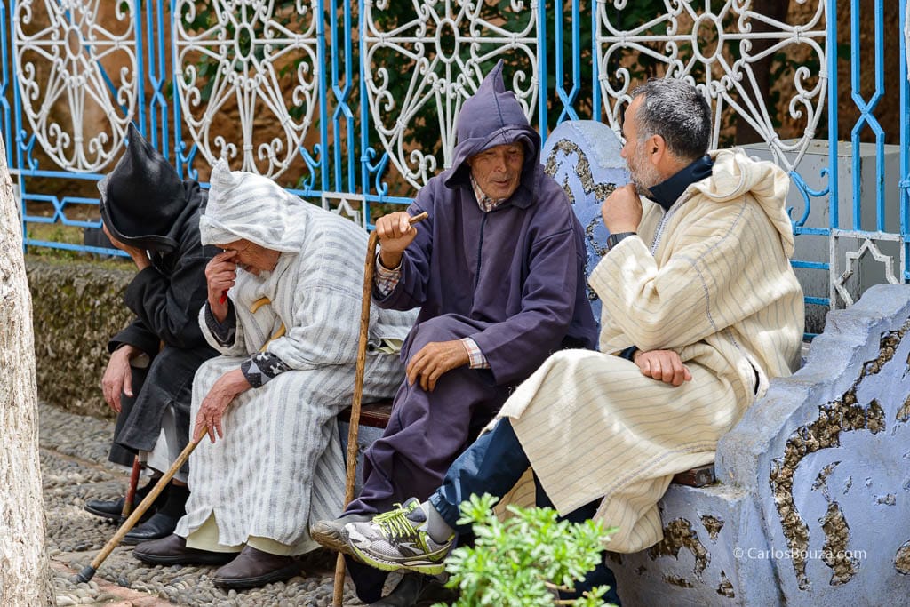 Conversaciones en la plaza de Uta Al-Hamman - Serie Ciudad Azul